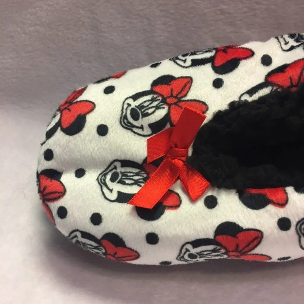 Disney Fuzzy Babba Slipper Socks Childrens M/L White Minnie Mouse NWT Polka Dot
